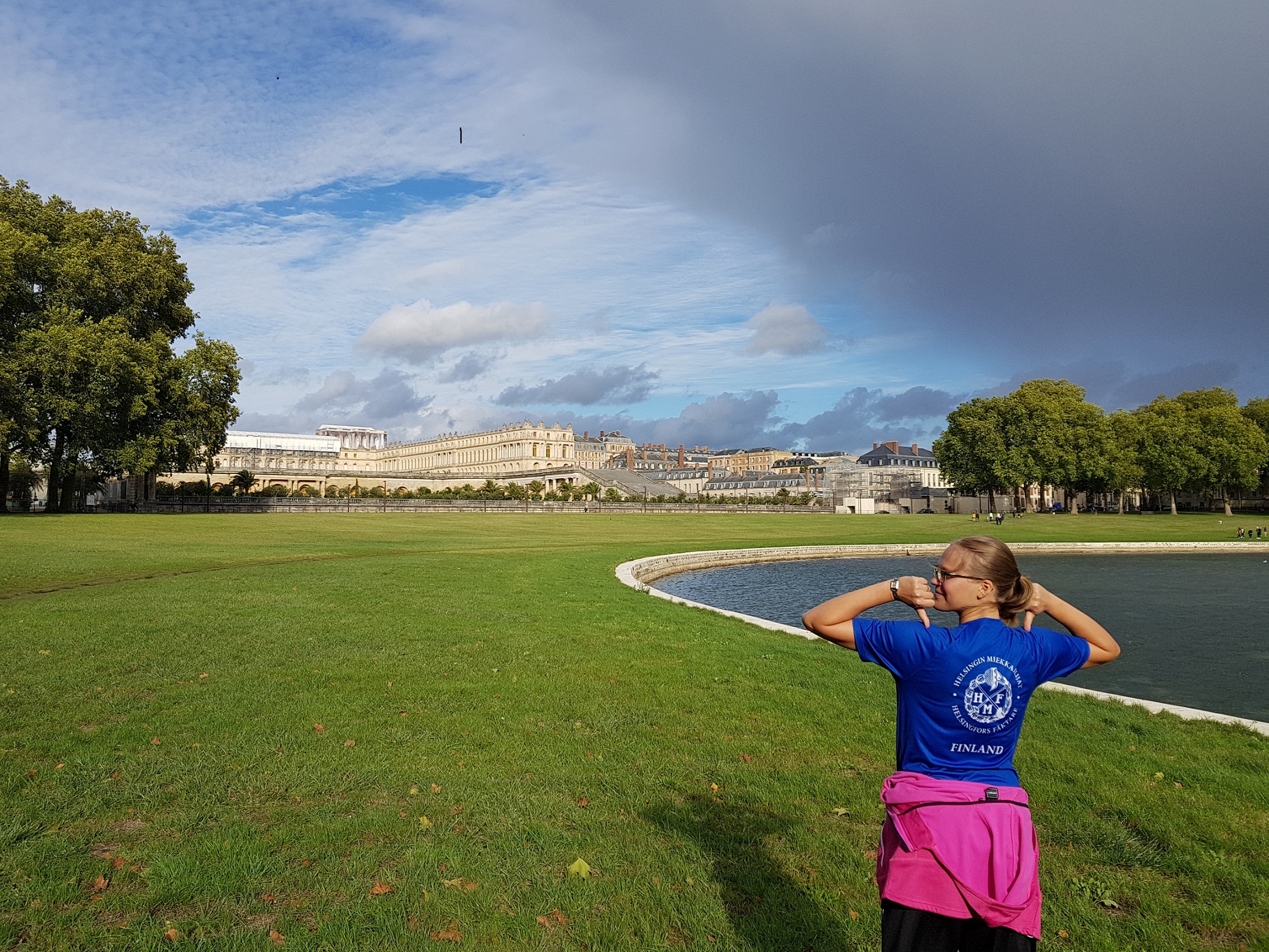 Read more about the article HFM:n kirjeenvaihtajan terveiset Aurinkokuninkaan naapurista